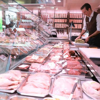 Hauptfiliale Remseck-Aldingen an der Fleischtheke mit Inhaber Hr. Theurer