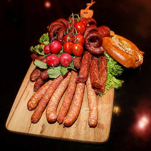 Peitschenstecken mit Hartwurst