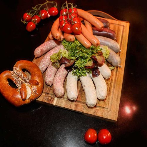 Wurstsortiment: rote Wurst, Weißwurst, Bratwürste